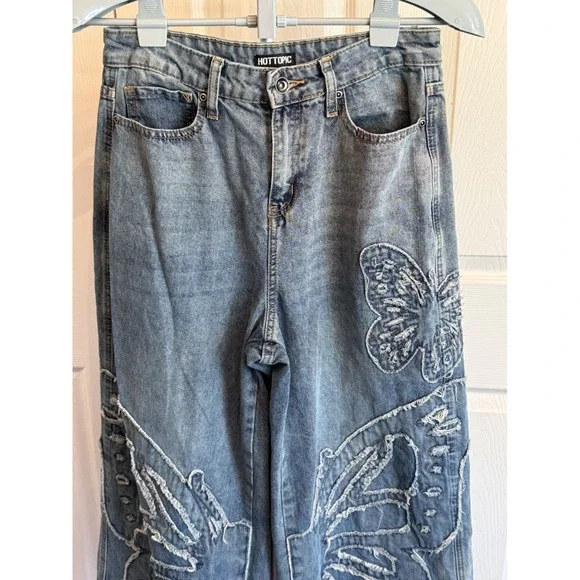 Hot Topic Womens Jeans Wide Leg Butterfly Applique Blue Wash Size 5 - Picture 2 of 11